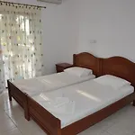 فندق مبيت وإفطار Dougas أركودي