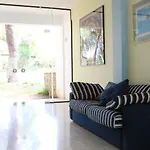 فندق مبيت وإفطار Dougas 3*