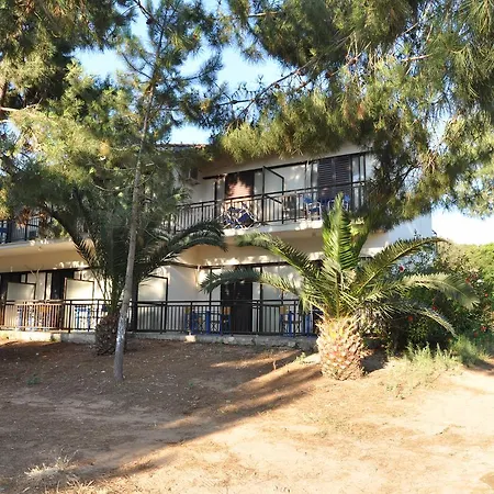 Dougas Bed & Breakfast 3*