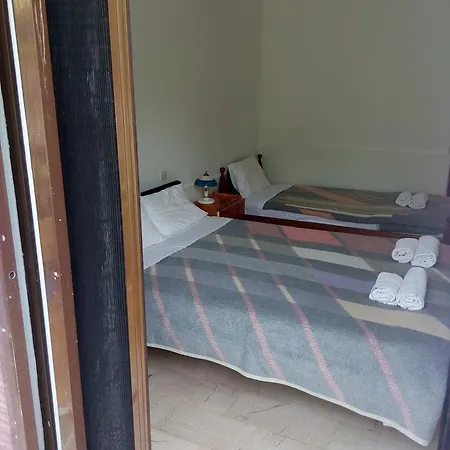 Dougas Bed & Breakfast 3*