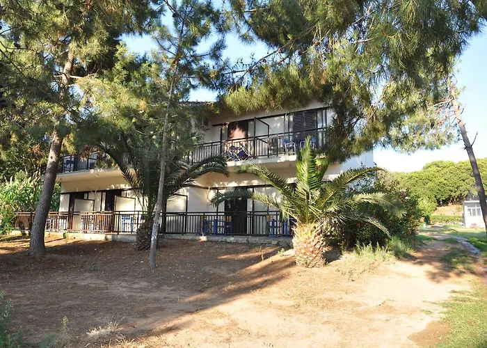 Dougas Bed & Breakfast 3*